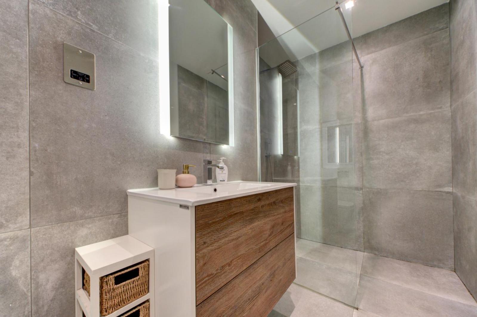 Modern Sliema Apartment Near Sea Ngoại thất bức ảnh